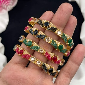 ชุดกำไลข้อมือกุณโทนสีทองหลายสีสำหรับผู้หญิงชุดงานแต่งและงานปาร์ตี้ของอินเดีย - Product Image 4
