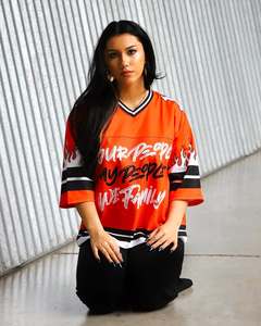 เสื้อเจอร์ซีย์ผ้าแห้งเร็วเสื้อคอวีผ้าโพลีเอสเตอร์ออกแบบได้ตามต้องการ - Product Image 1