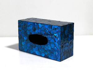 Caja de Pañuelos Decorativa Premium con Diseño Floral Grabado, Hecha a Mano, Disponible en Diferentes Formas para un Interior Elegante - Product Image 5