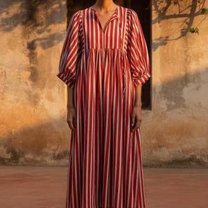 Robe midi style bohème Kyra, robe en coton à imprimé floral fait main, vêtements de tous les jours pour femmes - Product Image 1