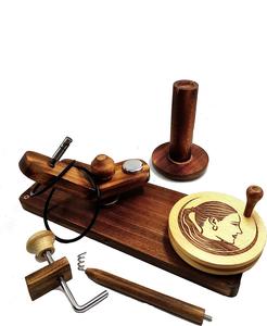 Enrouleur de boule de fil en bois fabriqué à la main pour tricoter le crochet-cadeaux de tricoteuse à main naturelle - Product Image 3