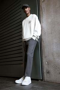 Sudadera bordada holgada de algodón para hombre, camiseta blanca de manga larga con cuello recortado y Costilla redonda con hombros caídos - Product Image 4