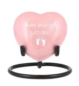 Urne souvenir en forme de cœur gravée de tourbillon rose De nombreux modèles ajoutent une gravure - Product Image 1