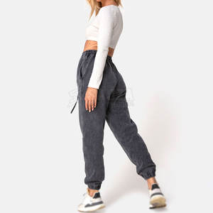 Joggers de lavado ácido de calidad superior para mujer que ofrecen un ajuste relajado y una tela suave ideal para cualquier uso - Product Image 5