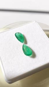 Paire d'émeraudes naturelles de qualité AAA 6.15 carats coupe poire couleur verte polissage brillant pour bijoux-pierres précieuses en vrac IGI - Product Image 5