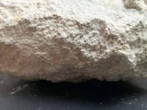 Notre remplissage technique réduit la demande en résine dans les panneaux renforcés de fibre de verre, optimisant les coûts sans sacrifier la résistance. - Product Image 2