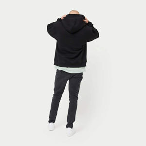 Sweat-shirt oversize noir jet, 80% coton, 20% polyester, épaules tombantes, style pull, encolure croisée, ourlet et poignets côtelés - Product Image 4