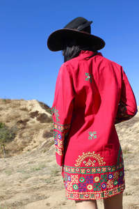 Vestido Túnica con Bordado a Mano de SRJ EXPORTS, Diseño en Línea A, Bordado en Punto de Cruz, Detalle de Espejo, 100% Algodón, Ideal para Tallas Pequeñas/Medianas - Product Image 4