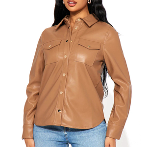 T-shirts pour femmes de style streetwear, conçus sur mesure dans des couleurs unies, fabriqués en cuir PU, design tendance 2025, chemise en cuir pour femmes - Product Image 1