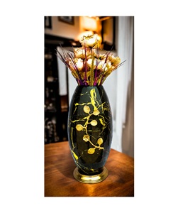 Florero Moderno de Lujo en Hierro Metálico |   Jarrón Decorativo Negro Dorado para Centros de Mesa, Decoración del Hogar, Arreglos Florales para Bodas - Product Image 1