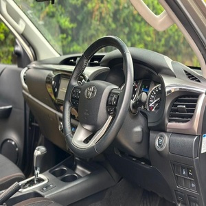 El Mejor para 4x4 Turbo Diésel AWD Doble Cabina Hilux Pickup, Asientos de Cuero, Ruedas R18, Techo Solar Automático, Luces LED, Aleación de Aluminio - Product Image 3