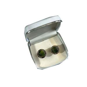 Boutons de manchette vert émeraude et encadrés or avec boîte cadeau - Product Image 1