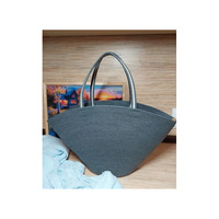 Tas Trendy The Wild Dune Day Bag, anyaman tangan dari rumput laut alami, rafia & rotan dengan tekstur organik yang menarik.