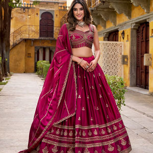 Colección de Lehenga Choli de Seda Premium Más Popular con Bordado de Lujo para Fiestas de Invierno y Ocasiones Vintage - Product Image 3