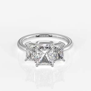 แหวนเงินสเตอร์ลิงประดับเพชรโมอิสซาไนต์ทรงเรเดียนท์คัทสามเม็ด - Product Image 6