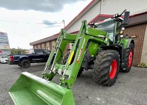 Fendt 724 Vario Tractor con cargador Equipo agrícola a la venta - Product Image 5