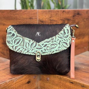 Sac à main en cuir de vachette gaufré fait à la main style occidental en fourrure de vache Sac à main décontracté vintage unique pour femmes - Product Image 1