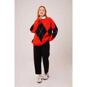 Pull tricoté rouge style preppy à motif baklava, vente en gros - Product Image 4