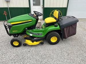 Cortadora de Césped John Deere X350R 2026 con Cesto Recolector Trasero de 42 Pulgadas, Motor de 2 Tiempos, Industrial - Product Image 4