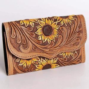 Monederos de cuero tallados a mano hechos a medida con patrones florales ideales para reventa en tiendas de accesorios de moda - Product Image 3