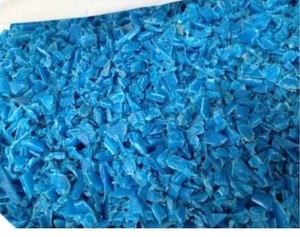 Flocons de ferraille de tambours bleus HDPE de haute qualité rebroyés en PET pour le moulage et l'emballage de profils d'équipement sportif offre bon marché - Product Image 2