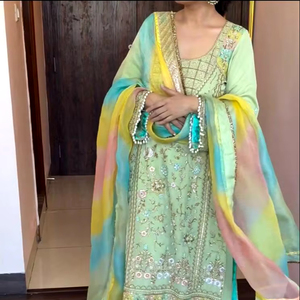 Ensemble haut et pantalon en faux georgette avec impression numérique lourde et travail de séquence, avec bordure en dentelle prête à l'emploi sur le dupatta - Product Image 1