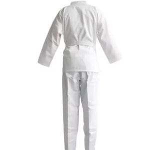Uniforme de karaté Gi en coton polyester confortable et respirant Service OEM disponible pour les vêtements de sport de judo et d'arts martiaux - Product Image 5