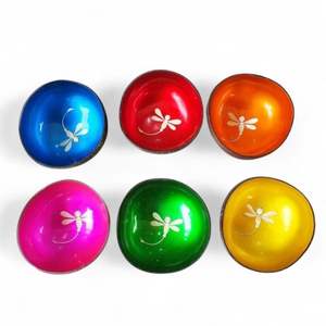 Cuencos de Coco Lacados Ecológicos, Cuenco Natural de Cáscara de Coco con Acabado Lacado e Incrustaciones de Nácar, Venta al por Mayor de Vietnam - Product Image 1