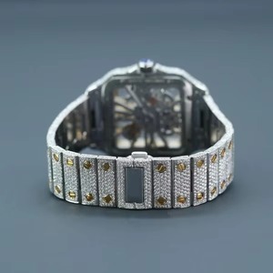 นาฬิกาโมอิสซาไนต์ที่ได้รับแรงบันดาลใจจากดีไซเนอร์ พร้อมด้วยการตกแต่งด้วยสแตนเลสสตีลขัดเงา และประดับด้วยหินโมอิสซาไนต์อย่างหรูหรา เหมาะสำหรับการสวมใส่ในชีวิตประจำวัน - Product Image 3