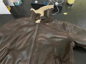 Chaqueta de cuero de piel sintética gruesa para hombre con cierre de cremallera estilo callejero abrigo de invierno a prueba de viento patrón de letras teñidas lisas - Product Image 2