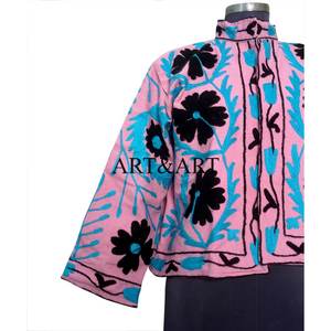 Kimono d'hiver matelassé pour femme, taille unique, tendance, en coton brodé Suzani, motif floral, écologique et respirant - Product Image 2