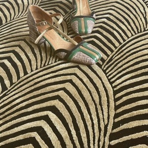 Lujosa Alfombra de lana de diseñador hecha a mano con plumaje suave texturizado y elegante conjunto de patrones artísticos - Product Image 3