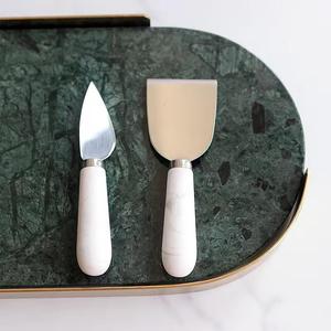 Tenedor y cuchillo para queso plateado de acero inoxidable, juego de queso con mango de resina granate hecho a mano, juego de herramientas para queso barato - Product Image 4