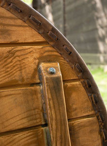 Escudo vikingo de Battleworn, escudo nórdico personalizado, decoración histórica para el hogar, regalo único para fanáticos vikingos por fabricante de cuchillos - Product Image 4