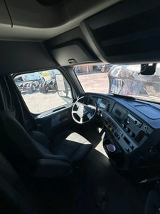 Camión Tractor Usado Sin Accidentes, de Servicio Pesado, 6x4, con Cabina, Motor Diésel Automático, Transmisión Manual, Camión Semirremolque 8x4 para Larga Distancia - Product Image 3