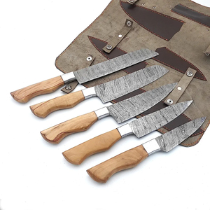 Ensemble de couteaux de chef en acier damas faits à la main, couteaux de cuisine, ensemble de 5 pièces avec une belle poignée en bois d'olivier - Product Image 4