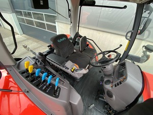 Tracteur agricole d'occasion Kubota M6-122 FH+PTO 123HP |   Tracteur agricole diesel 4x4 pour usage commercial à prix avantageux - Product Image 4