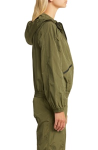 เสื้อแจ็คเก็ตกันลมสำหรับผู้หญิง สีดำ แบบโค้ช กันน้ำ ระบายอากาศ ดีไซน์ปักและทอ ซับในไนลอน สีปรับแต่งได้ - Product Image 6