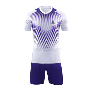 Conjunto de uniforme de fútbol de manga corta personalizado de alta calidad 2024 para adultos servicio al por mayor OEM disponible - Product Image 1