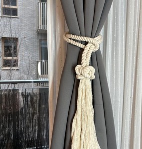 Abrazador de Cortina de Algodón Blanco con Nudo de Diamante y Borla, Elegante y Hecho a Mano - Product Image 1