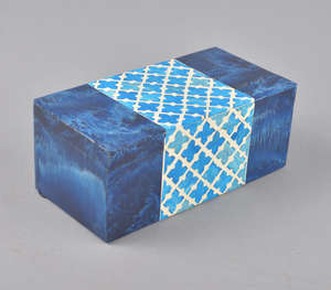 Boîte à bijoux rectangulaire en bois de luxe, en résine bleue et incrustations d'os, avec motif géométrique en treillis, fabriquée à la main - Product Image 6