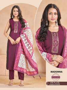 ชุดมารุติแฟชั่น 3 ชิ้น ชุดคุर्ติผ้าไหมทรงตรงยาวสำหรับผู้หญิง ลายดอกไม้ดิจิทัล ผ้าคลุมไหล่แบบดั้งเดิม สไตล์ลำลอง สำหรับงานแต่งงาน - Product Image 4