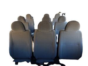 SUV Ultra-Lujo de 7 Plazas con Asientos de Tela R18, Motor Turbo de Gasolina de Más de 4L, Automático, Volante a la Izquierda, para Transporte de Pasajeros - Product Image 4