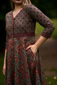 ชุดเดรสผ้าฝ้ายพิมพ์ลายด้วยมือของเอเลนอร์ สีเขียวมะกอก สีแดงเลือดหมู แฟชั่นที่เป็นมิตรต่อสิ่งแวดล้อม - Product Image 6
