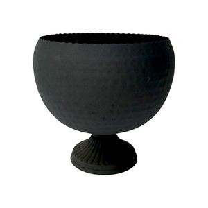 Vase en métal noir mat de grande taille en gros |   Vase décoratif en forme de spirale à cannelures de luxe pour l'intérieur |   Ensemble de 3 vases à fleurs en forme de trompette coniques - Product Image 3