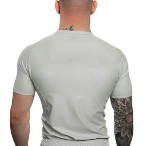 Dernier gris solide manches courtes Gym Rashguard personnalisé entièrement Sublimation Surf MMA Gear confortable respirant Surf Guards - Product Image 2