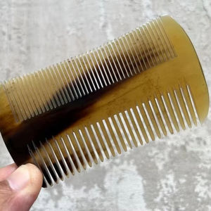 COLORES DE PALABRA CLAVE CUERNO BUFFALO PEINES AL POR MAYOR Peines de cuerno antiestáticos naturales para regalos de vacaciones por artesanía de media luna - Product Image 1