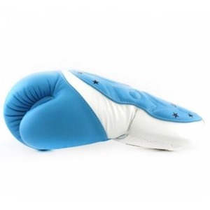 Gants de boxe en cuir de vachette de qualité supérieure, logo de marque personnalisé, bleu et blanc, sangle de poignet pour l'entraînement de Muay Thai et les sports. - Product Image 6