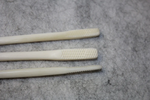 Aiguille à os artisanale, unique et intemporelle, respectueuse de l'environnement - Style artisanal moderne pour collectionneurs - Product Image 2