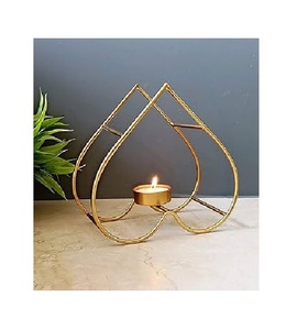 Bougeoir en métal incurvé à la main de qualité créative avec base en bois bougeoir pour accessoires de décoration de maison de fête de mariage - Product Image 5